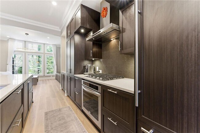 Foto del edificio - 2910 Hermance Dr NE