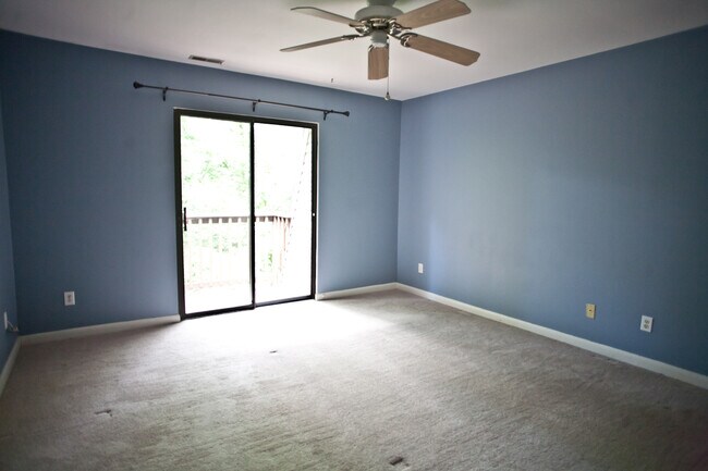 Foto del edificio - Modern 2BR Condo in Finley Forest | Pool, Tennis & Prime UNC Access