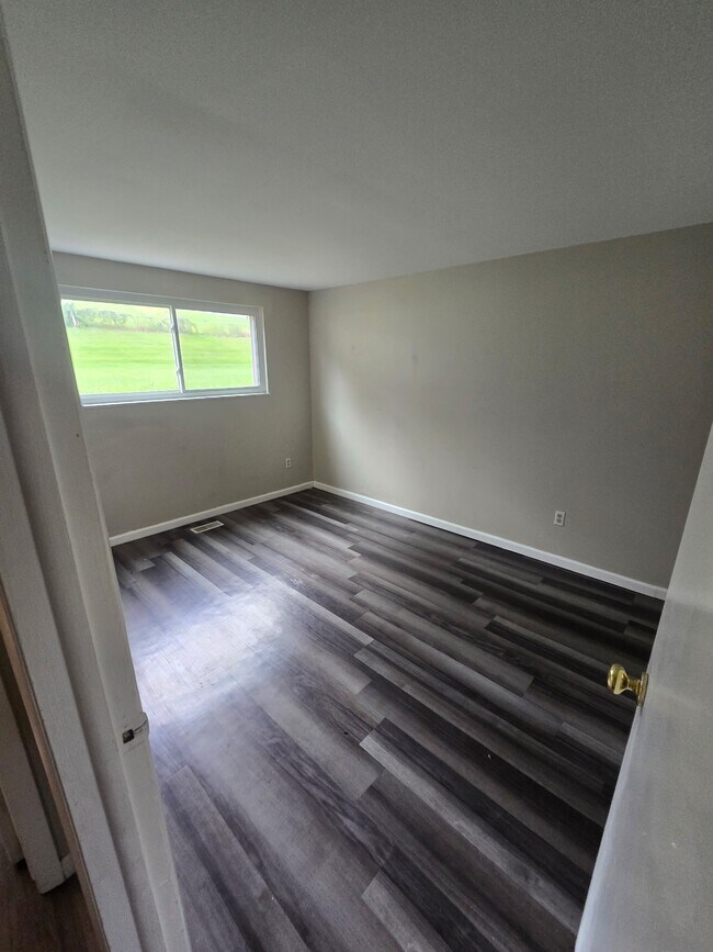 Foto del edificio - 6533-6545 Conway Dr