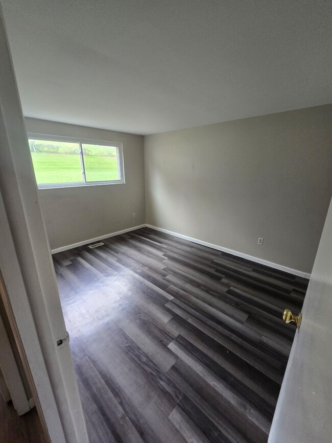 Building Photo - 6533-6545 Conway Dr