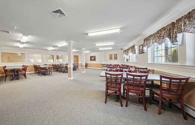 Building Photo - Pinecrest