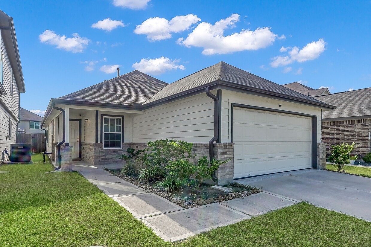 Foto principal - 17602 Cuthbert St