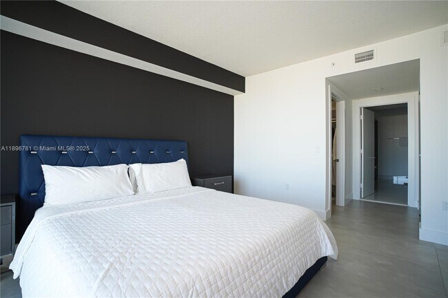 Foto del edificio - 300 Sunny Isles Blvd