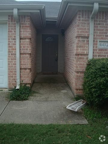 Building Photo - 602 Bishop Dr