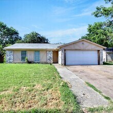 Building Photo - 3901 Royal Crest Dr