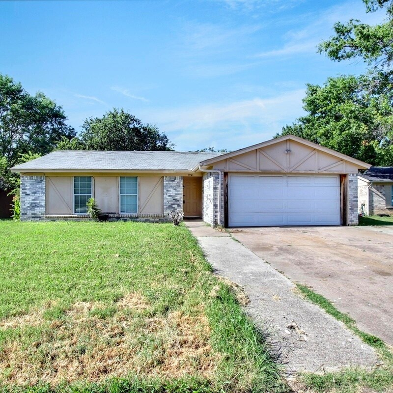 Foto principal - 3901 Royal Crest Dr