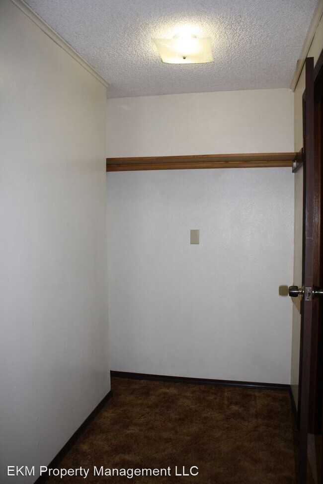 Building Photo - 2 br, 1 bath House - 1713 NE 99th St. B