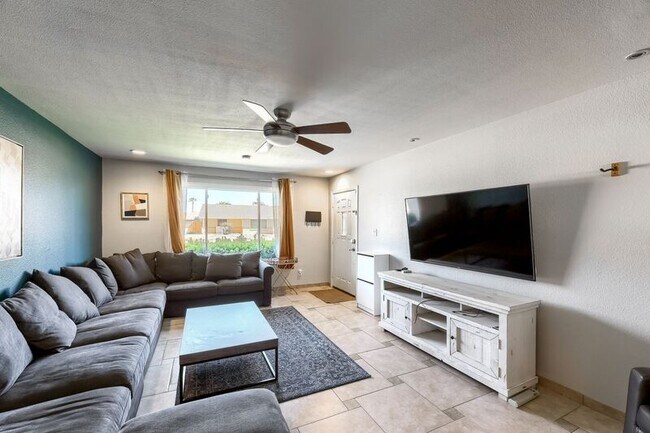 Building Photo - 2465 E La Jolla Dr
