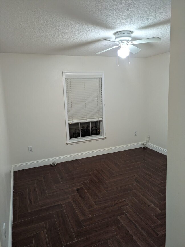 Foto del edificio - 8021 Sandberry Blvd