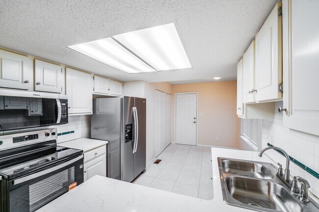 Foto del edificio - 9024 St Thomas Ln
