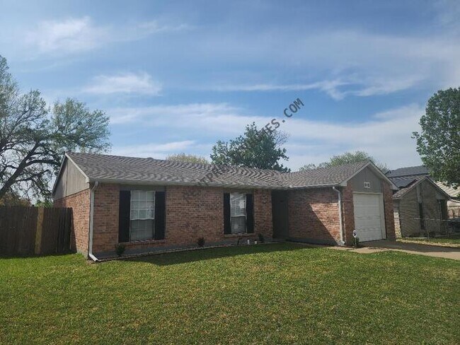 Building Photo - 512 Elderwood Trail