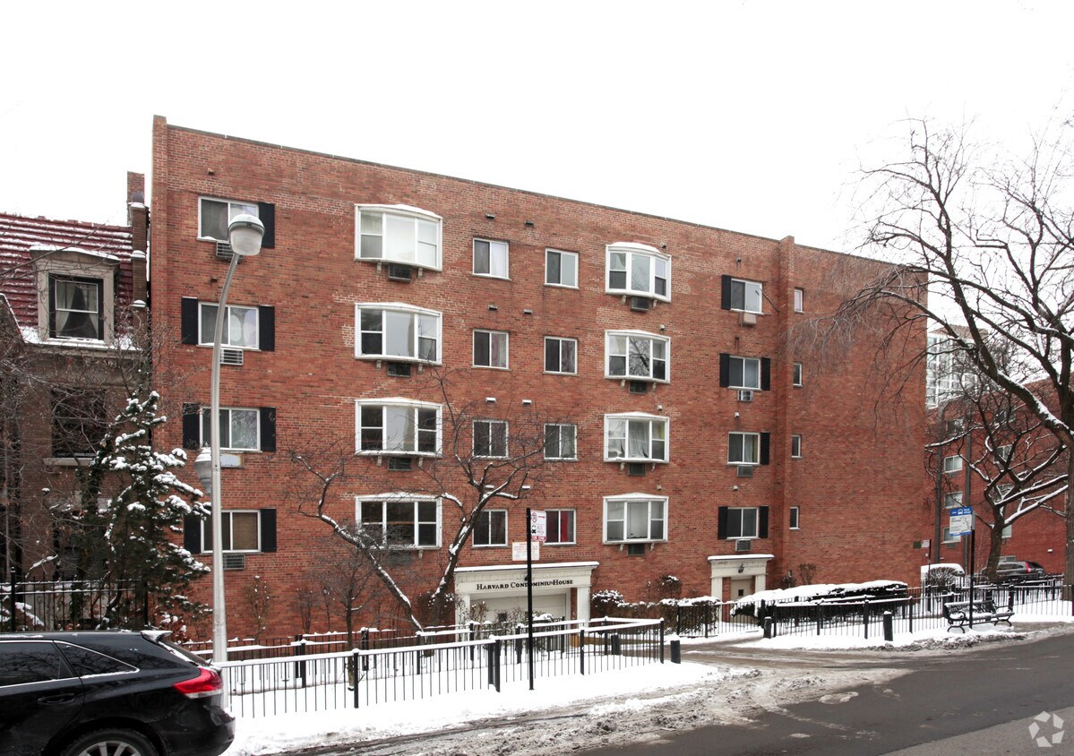 Building Photo - 3825 N Pine Grove Ave