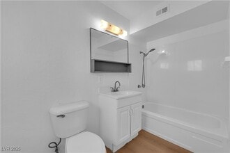 Building Photo - 2908 E Poplar Ave