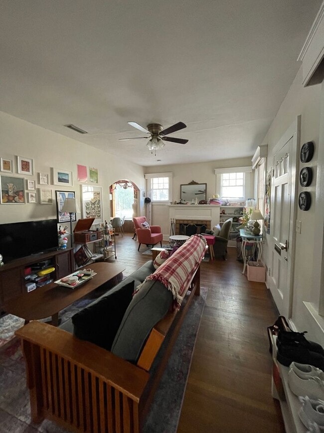 Building Photo - FALL 2025!!! Historic Home Near Norman Hal...
