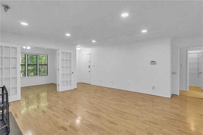 Foto del edificio - 610 Summit N Dr NE