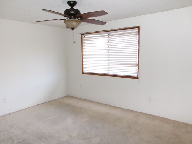 Building Photo - 2 Bedroom Condo