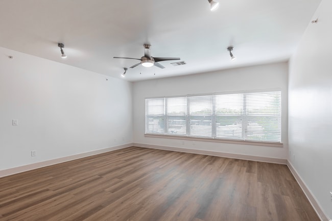 Building Photo - 5225 Maple