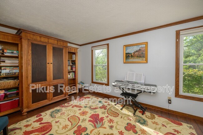 Foto del edificio - 8294 Whiteridge Cir