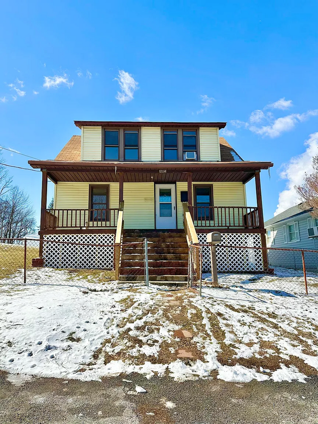 Foto principal - Charming & Move-In Ready 3-Bedroom Home on...