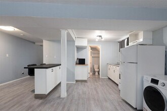 Building Photo - 6106 51 Ave