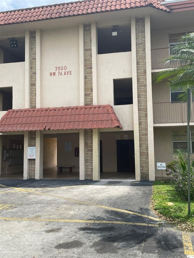 Building Photo - 3900 NW 76th Ave