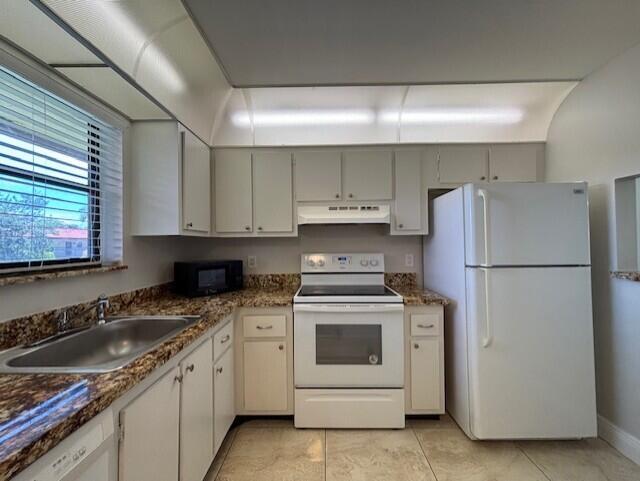 Building Photo - 21905 Lake Forest Cir