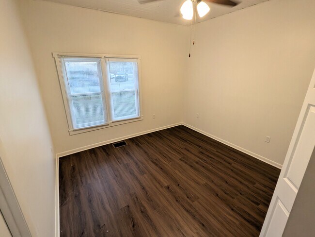 Foto del edificio - 2915 Winter Lake Rd