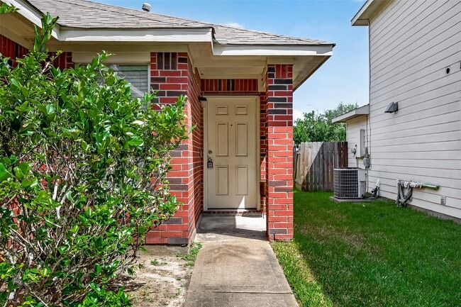 Building Photo - 827 Royal George Ln