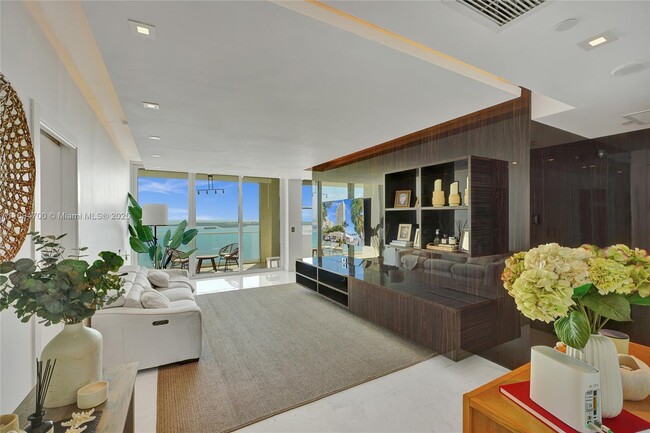 Building Photo - 800 Claughton Island Dr