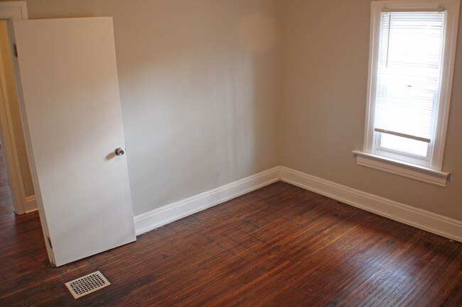 Building Photo - Oxford Home: New Year, New Home: 50% Off F...