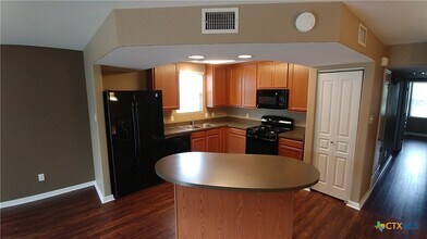 Building Photo - 112 Rush Haven