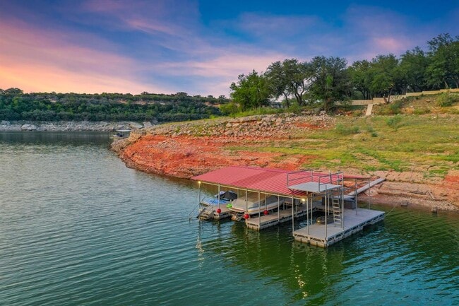 Building Photo - 1352 Lakeshore Dr