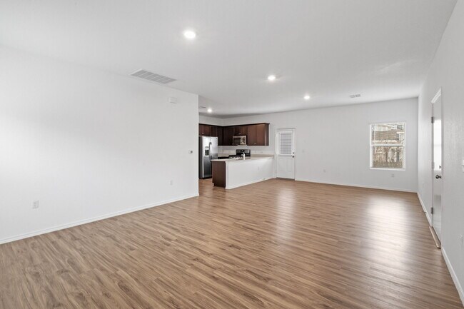 Building Photo - 10917 Hammonds St