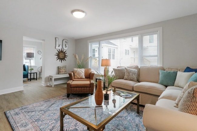 Building Photo - Historic Downtown Lake Geneva Carriage House – Available for Monthly & Mid-Term Rentals