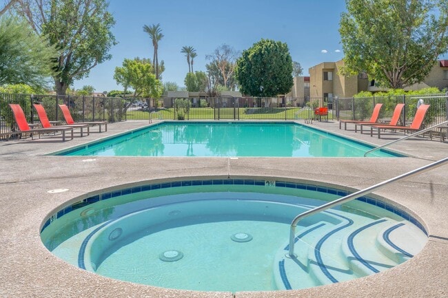3 Sparkling Swimming Pools and Jacuzzis - Monte Azul Apartments