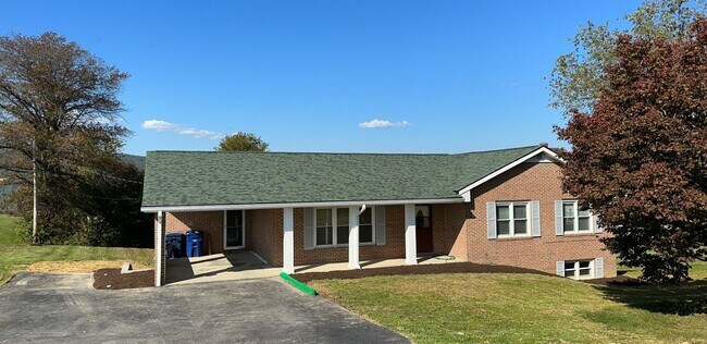 Foto del edificio - Large home in convent Blacksburg location