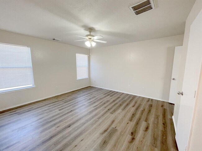 Building Photo - 4714 Lonestone Cir