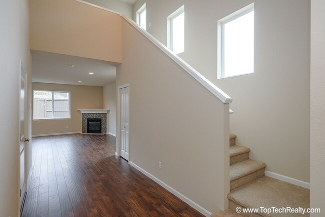 Building Photo - Spacious 4-Bedroom + Office Home in Abbey ...