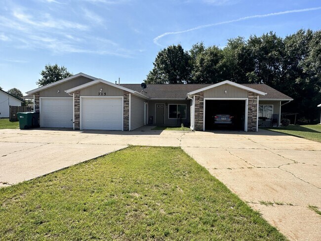 Building Photo - 315 Crestview Ln