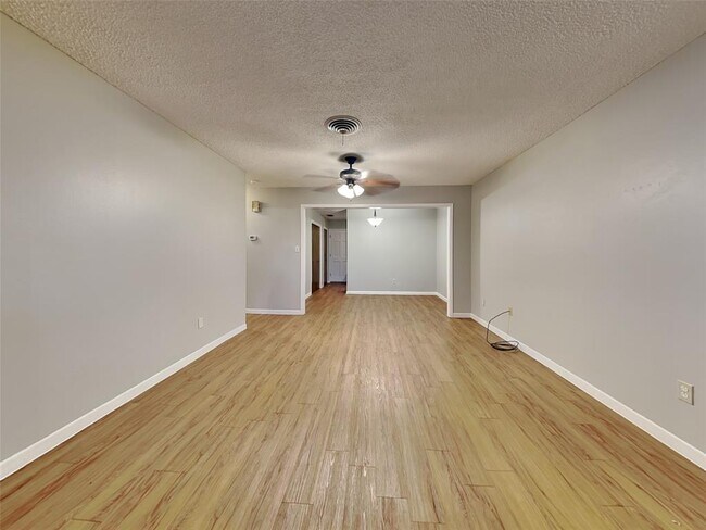 Building Photo - 8518 Putnam Dr