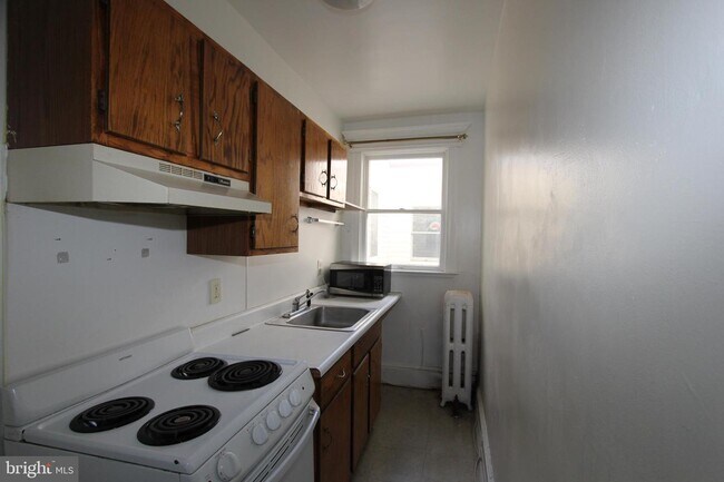 Building Photo - 118 E Lancaster Ave