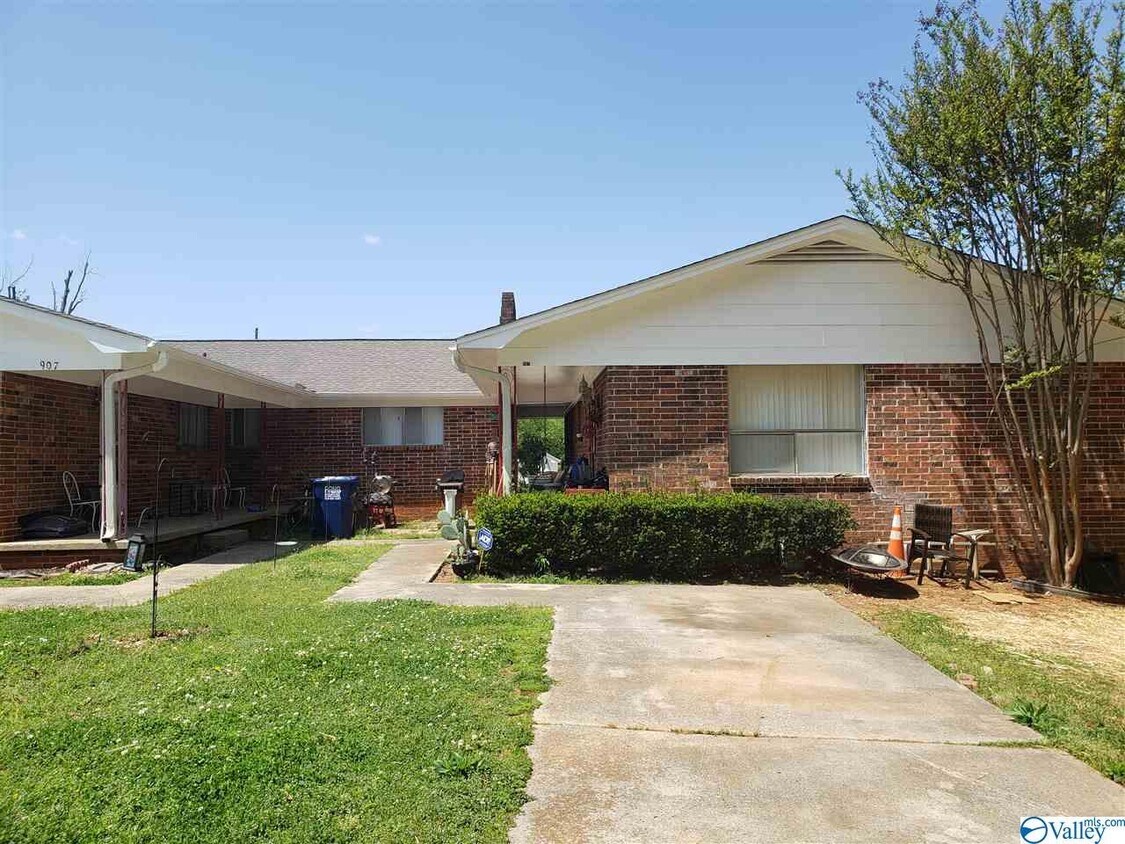 Building Photo - 907 Stevens Ct NE