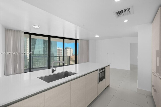 Building Photo - 1300 S Miami Ave