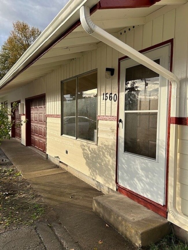 Foto del edificio - (766) Waverly Drive 2 Bdrm / 1 Bthrm