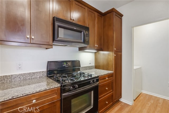 Building Photo - 1329 Scholarship