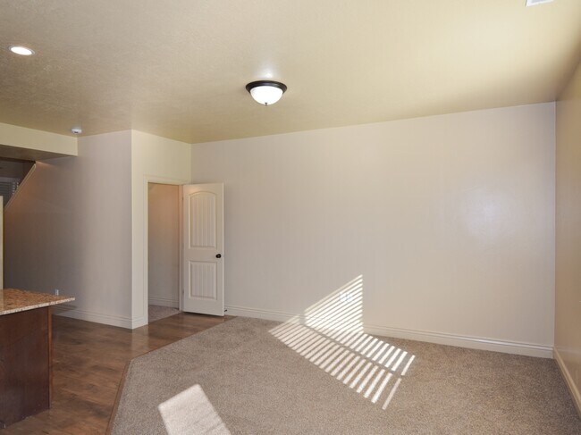 Building Photo - 740 S 70 E