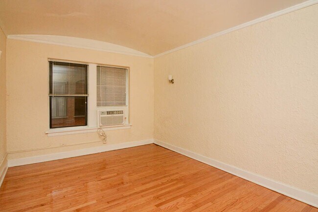 Foto del edificio - 562 W Arlington Pl