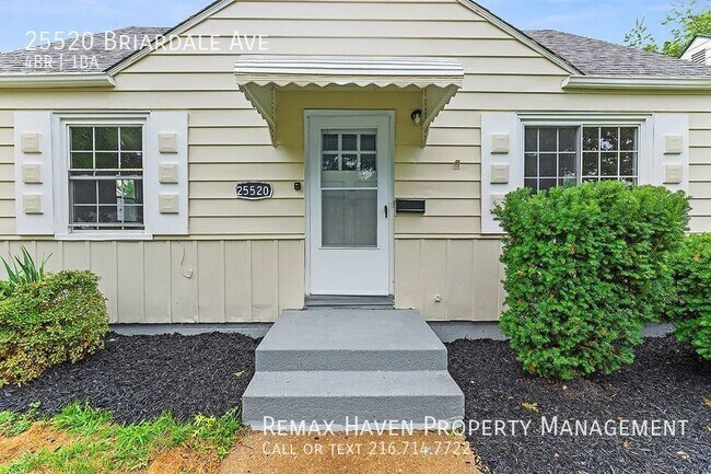 Building Photo - 25520 Briardale Ave,- Euclid - 4 bed, 1 ba...