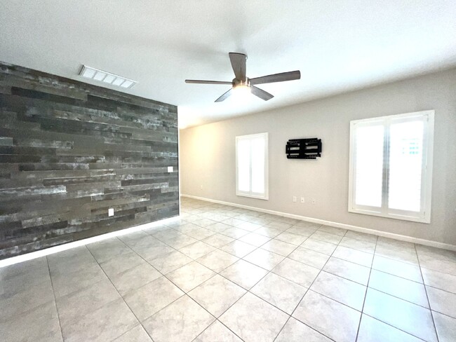 Foto del edificio - FOR RENT! READY NOW! 35099 Jomar Avenue Ze...