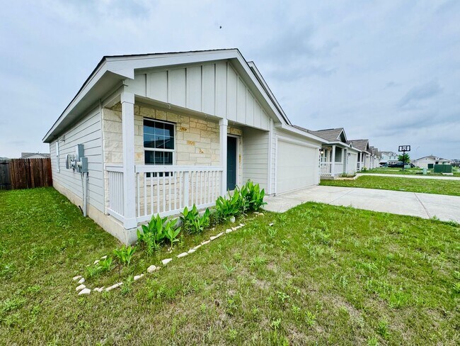 Building Photo - Reduced to $1695!